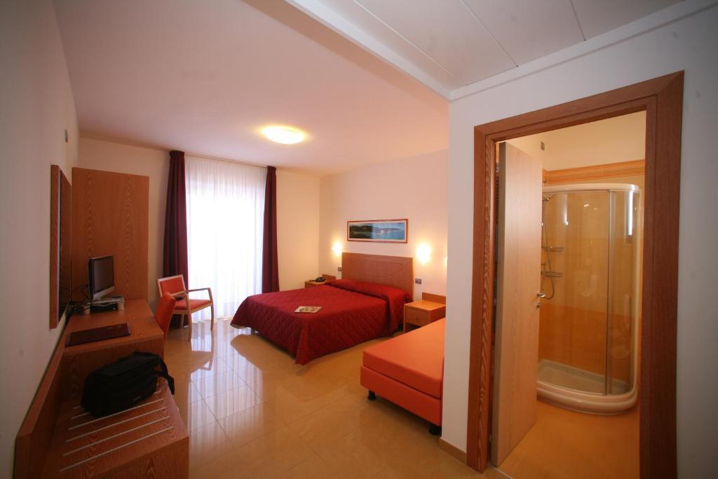 Hotel Yria Vieste Quarto foto